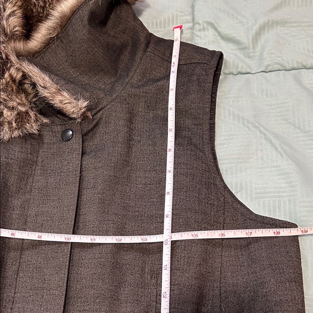 J. Jill Vest with Faux Fur Collar - Picture 11 of 14